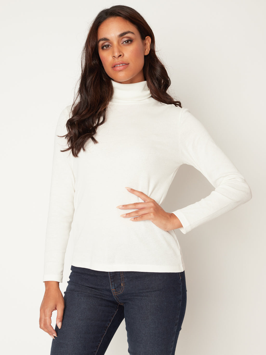 Long-sleeve semi-fitted pullover sweater