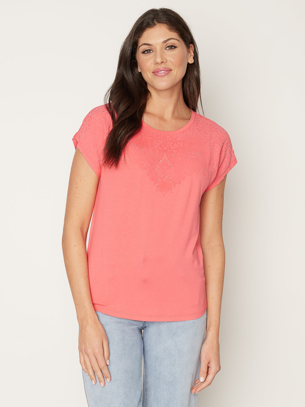 Short-sleeve semi-fitted t-shirt
