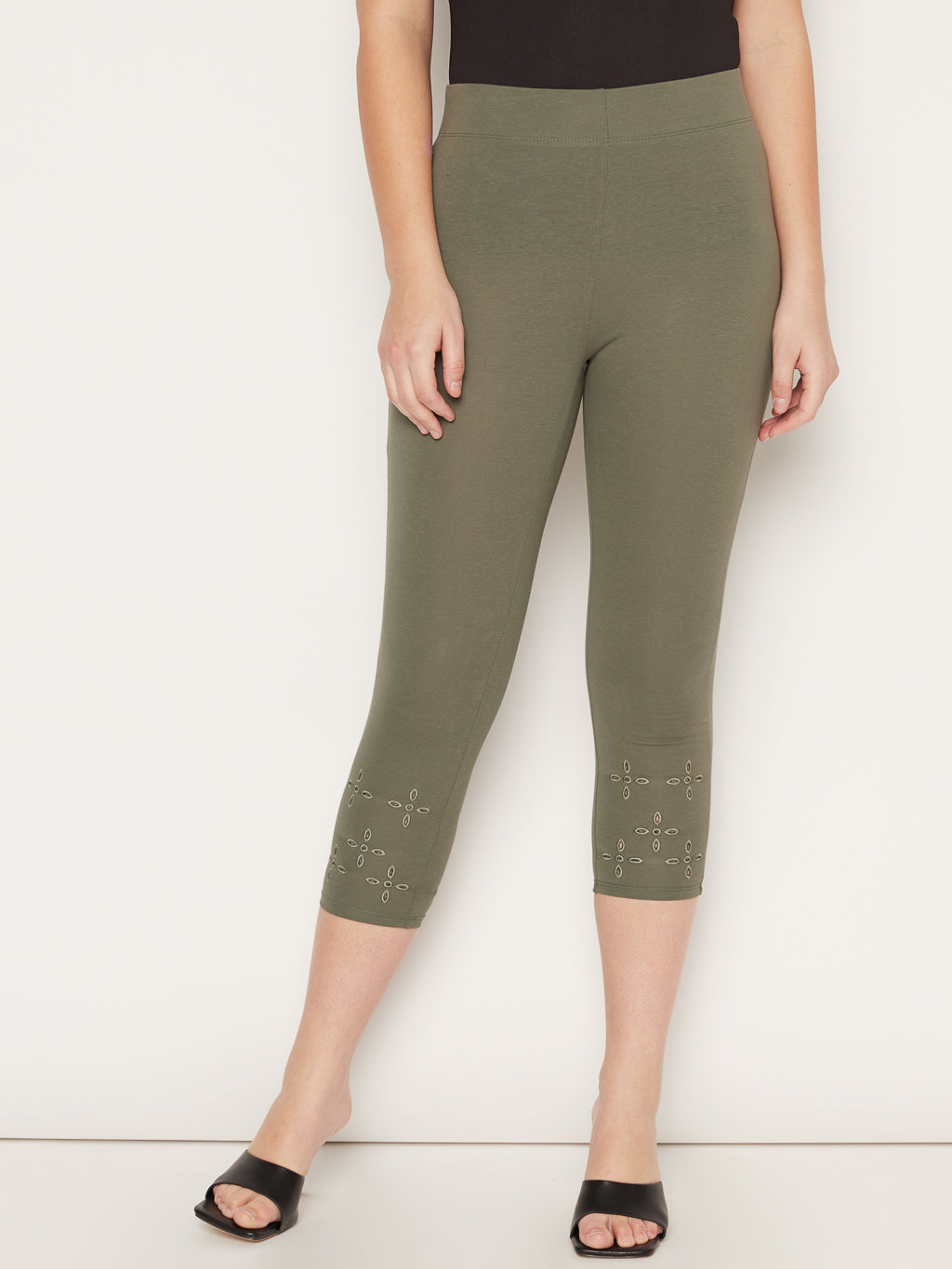 Knit fitted skinny pull-on capri 