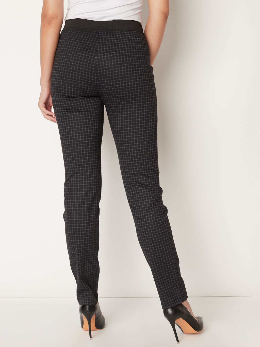Narrow semi-fitted pull-on pant