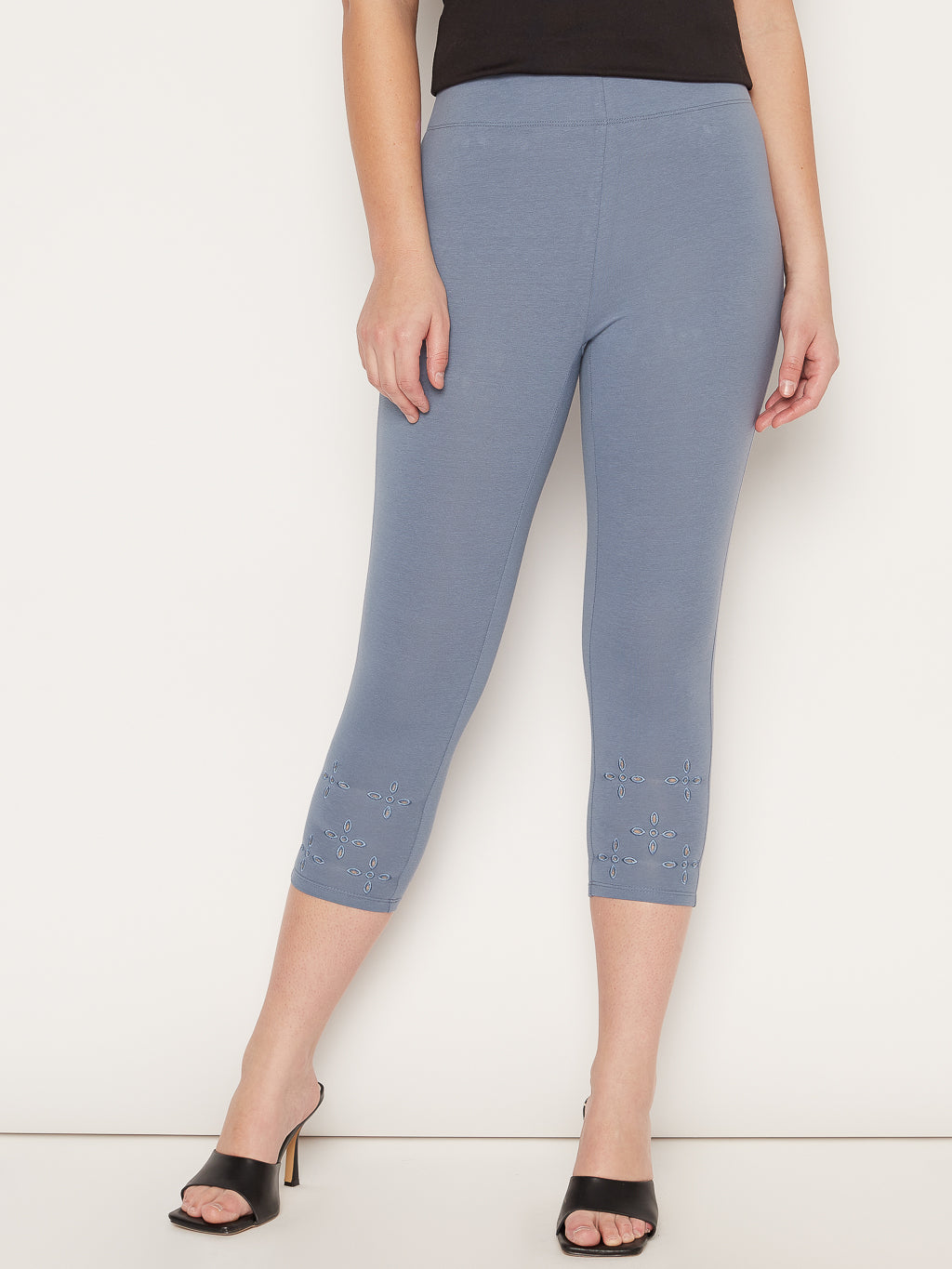 Knit fitted skinny pull-on capri 