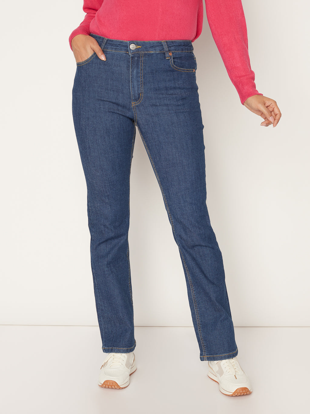 Semi-flared semi-fitted jean