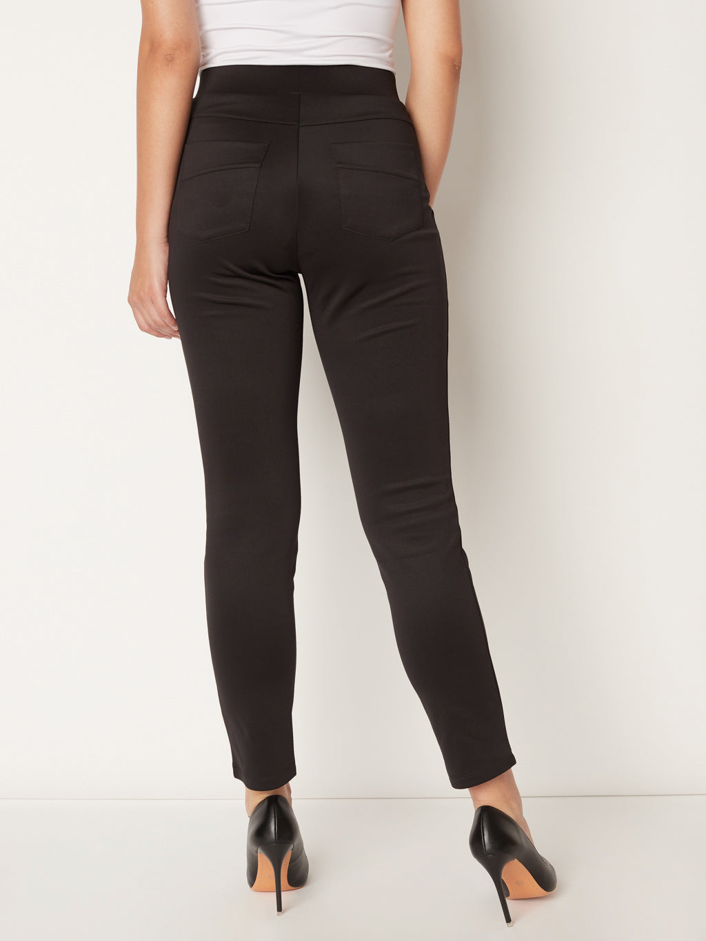 Narrow semi-fitted pull-on pant