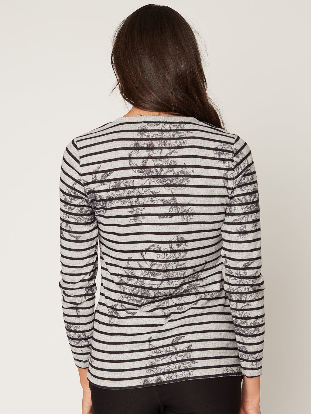 Long-sleeve semi-fitted t-shirt