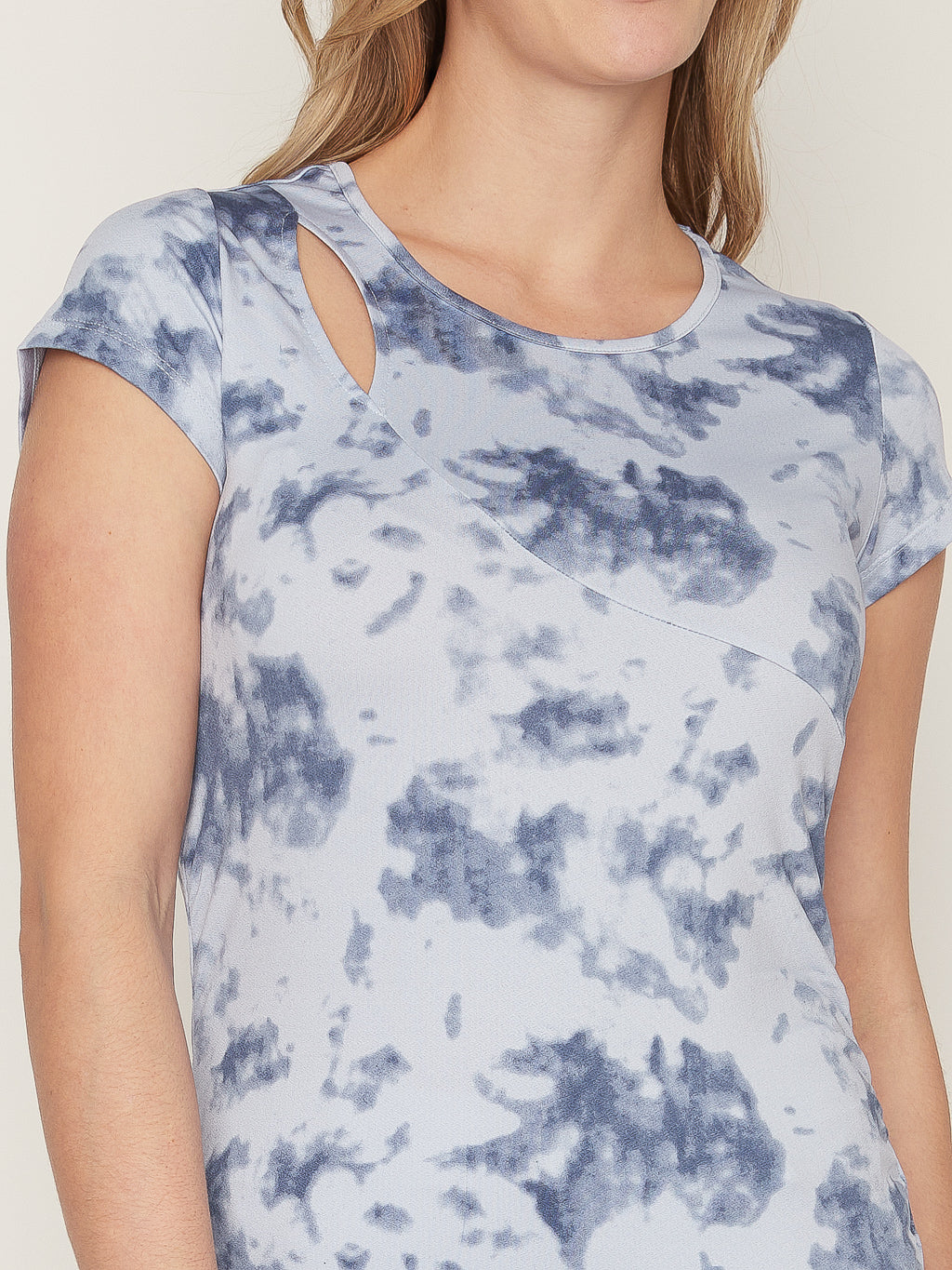 Short-sleeve semi-fitted t-shirt