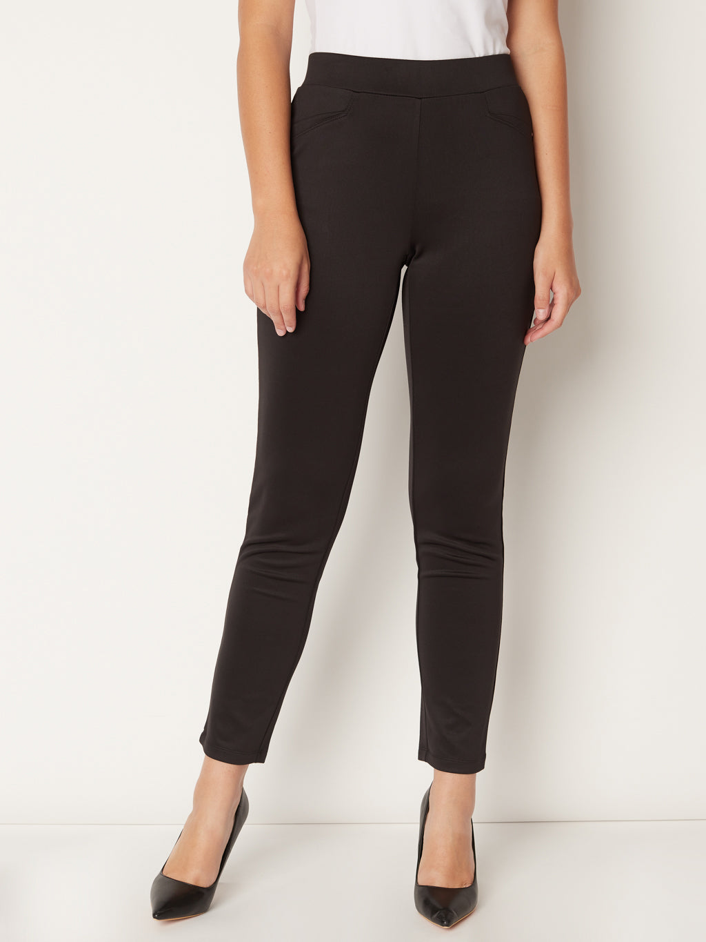 Narrow semi-fitted pull-on pant