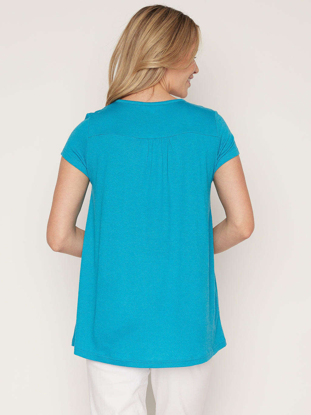 Short-sleeve semi-fitted tunic