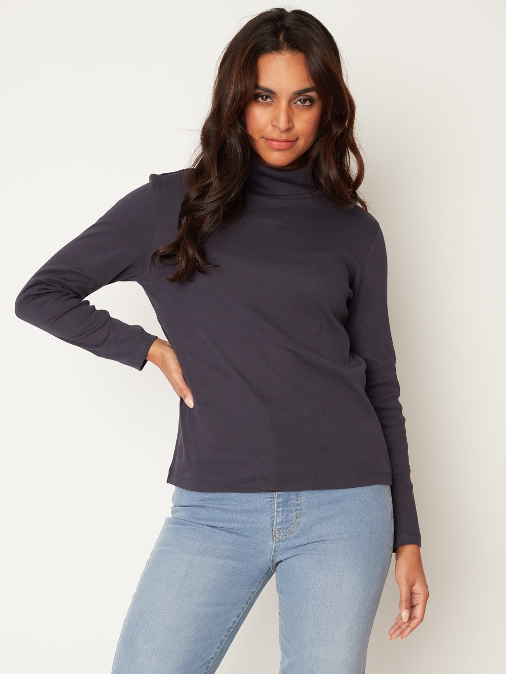 Long-sleeve semi-fitted pullover sweater
