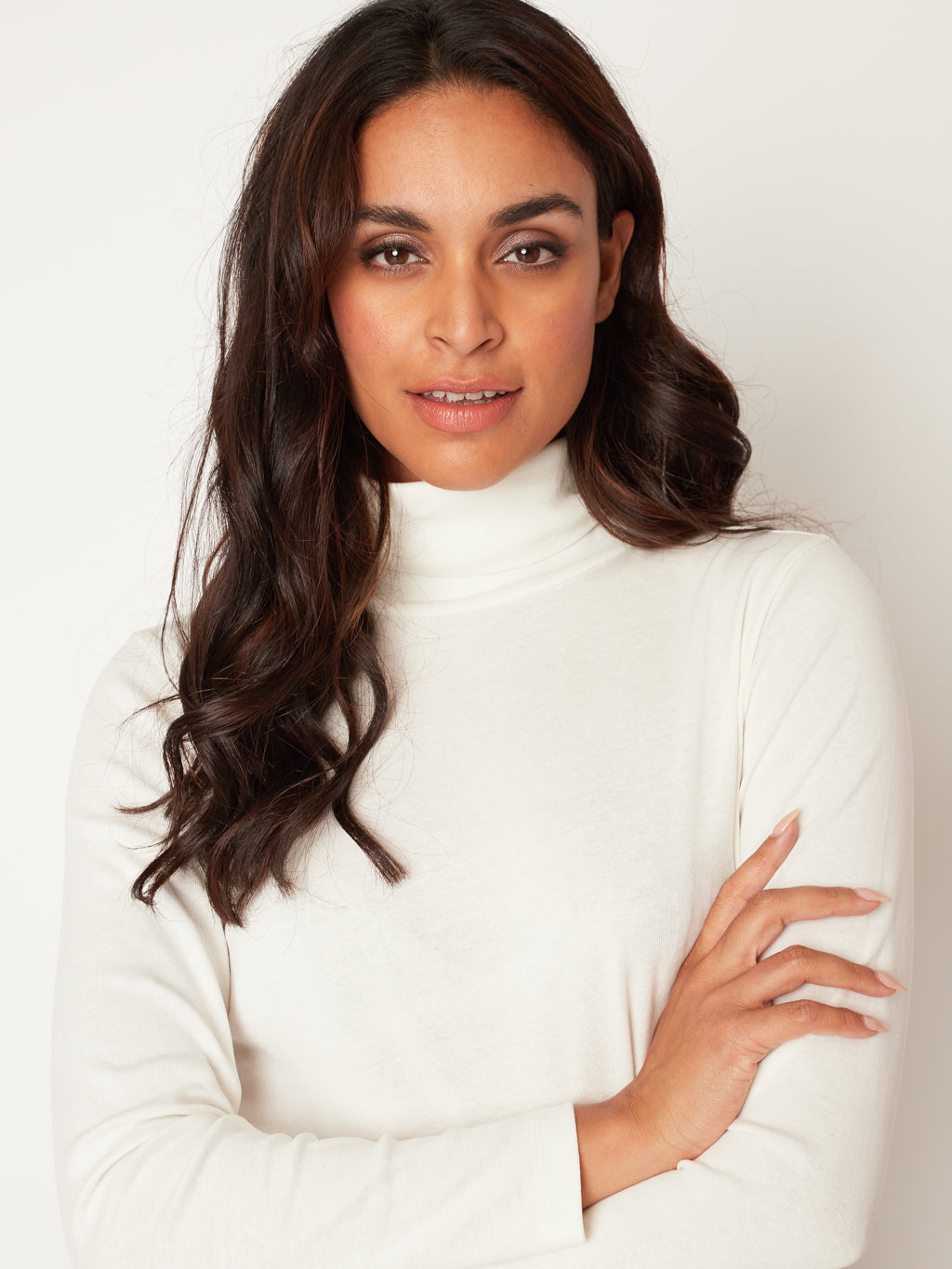Long-sleeve semi-fitted pullover sweater