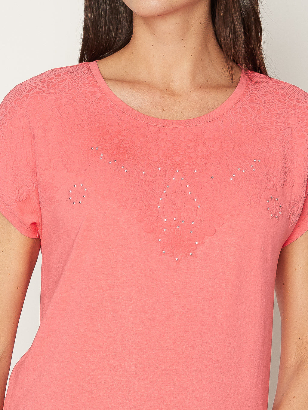 Short-sleeve semi-fitted t-shirt