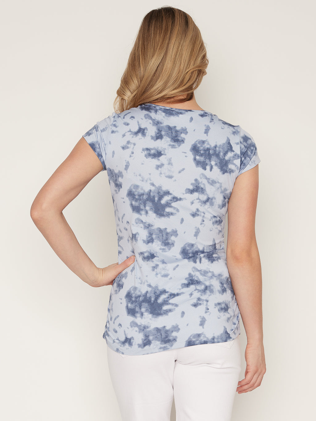 Short-sleeve semi-fitted t-shirt