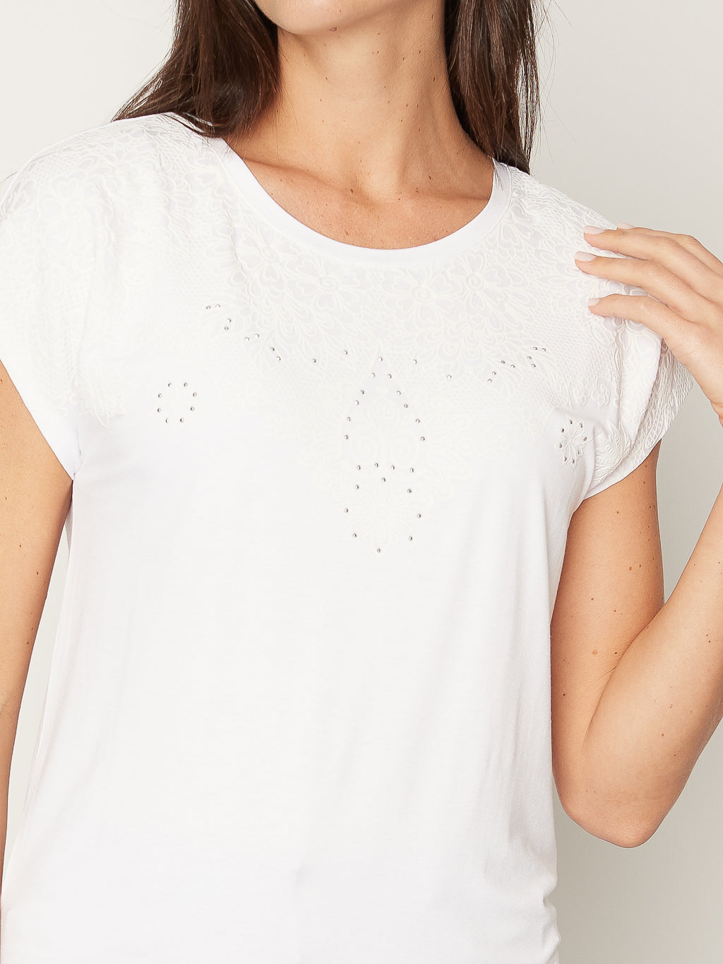 Short-sleeve semi-fitted t-shirt